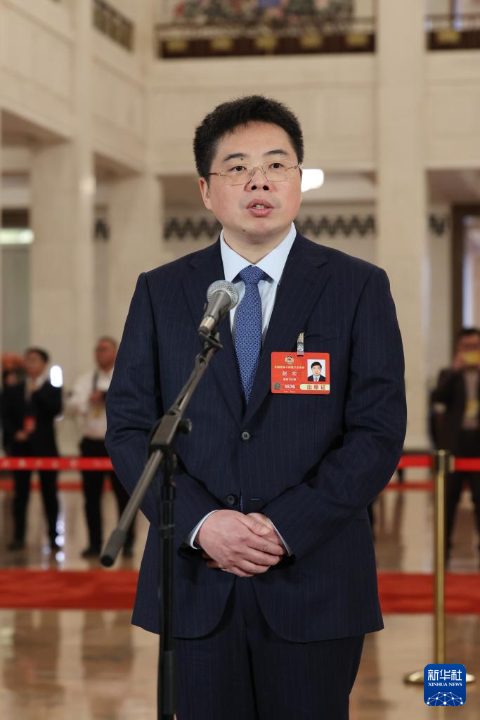 全国政协十四届三次会议首场“委员通道”集体采访活动